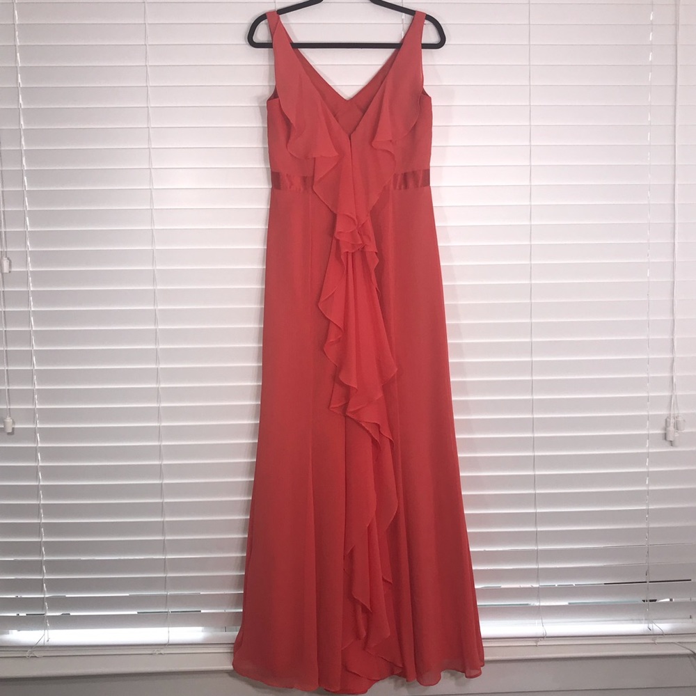 David’s Bridal Sleeveless Chiffon w/ Ruffled Back - Picture 3 of 8